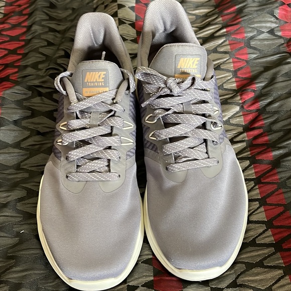 Womens Nike in season TR8 - Picture 2 of 6